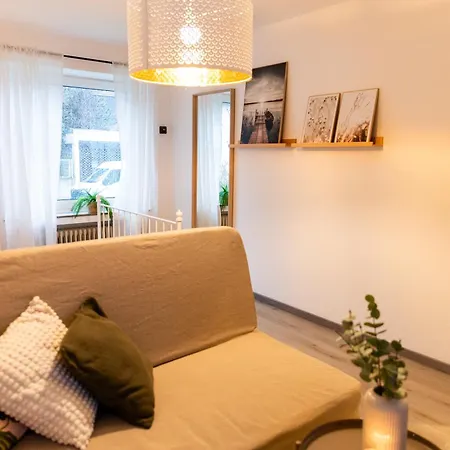 Geraeumige Ferienwohnung, 4 Schlafzimmer, Gute Anbindung, Ruhig, Apartment