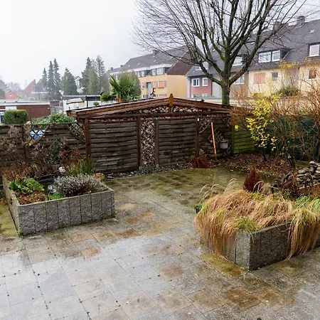 Geraeumige Ferienwohnung, 4 Schlafzimmer, Gute Anbindung, Ruhig, Apartment *