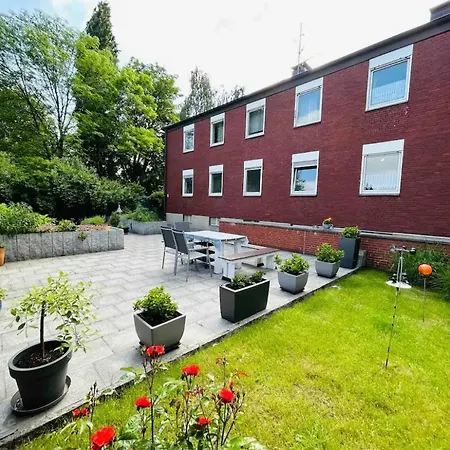 Apartment Geraeumige Ferienwohnung, 4 Schlafzimmer, Gute Anbindung, Ruhig, *